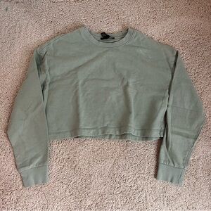 SALE! Forever 21 Light Green Cropped Sweatshirt. Looks Brand New!! Size: S.